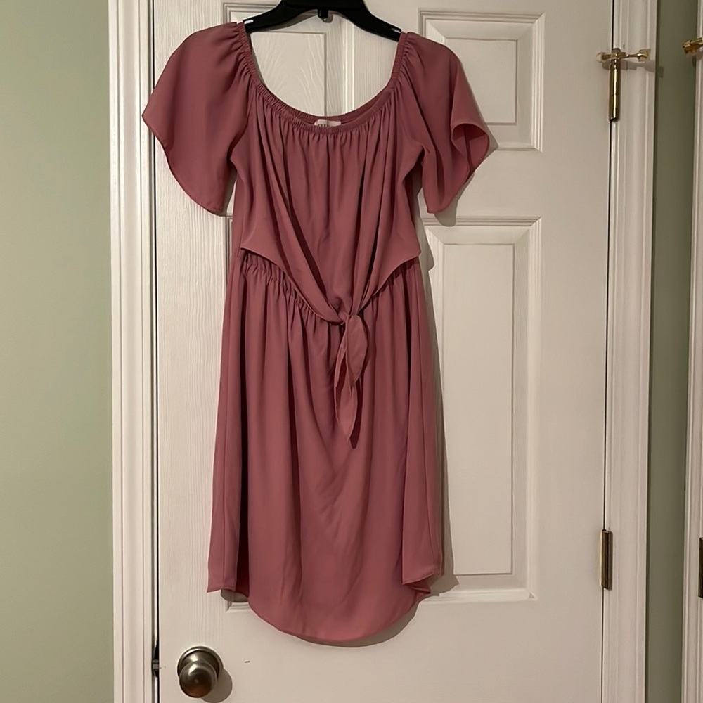 Off the shoulder light mauve dress in great condition!